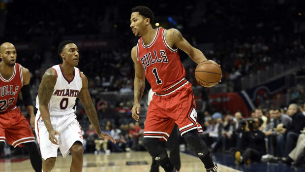  Chicago Bulls guard Derrick Rose (1) works against Atlanta Hawks guard Jeff Teague (0) during the first half at Philips Arena.